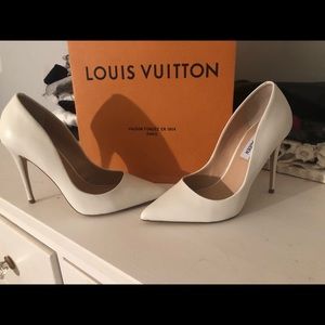 Steve Madden white pumps